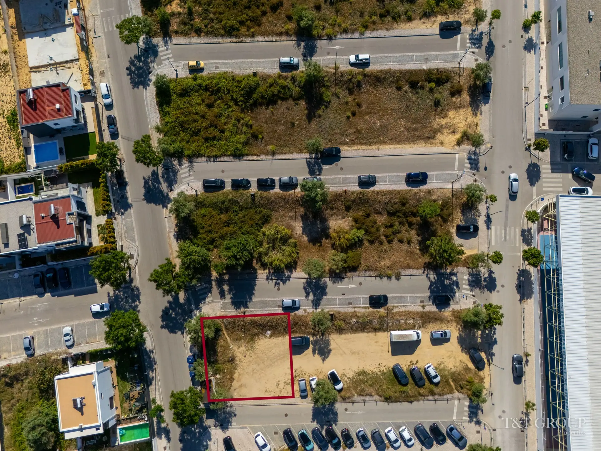 Terreno urbano de 421,38 m² para 4 fogos em Palmela, com projeto